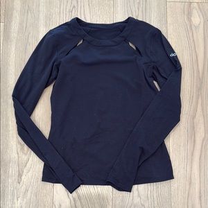ALO Yoga Fitted Long Sleeve Tee in Black